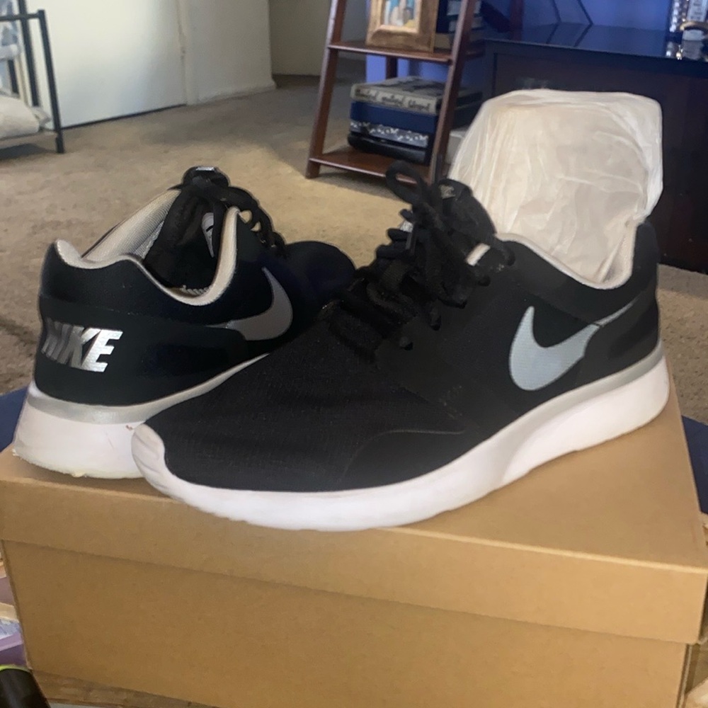 Women’s Nike sneakers